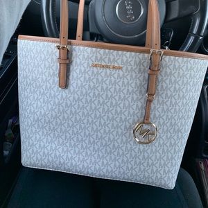 Michael Kors Tote!